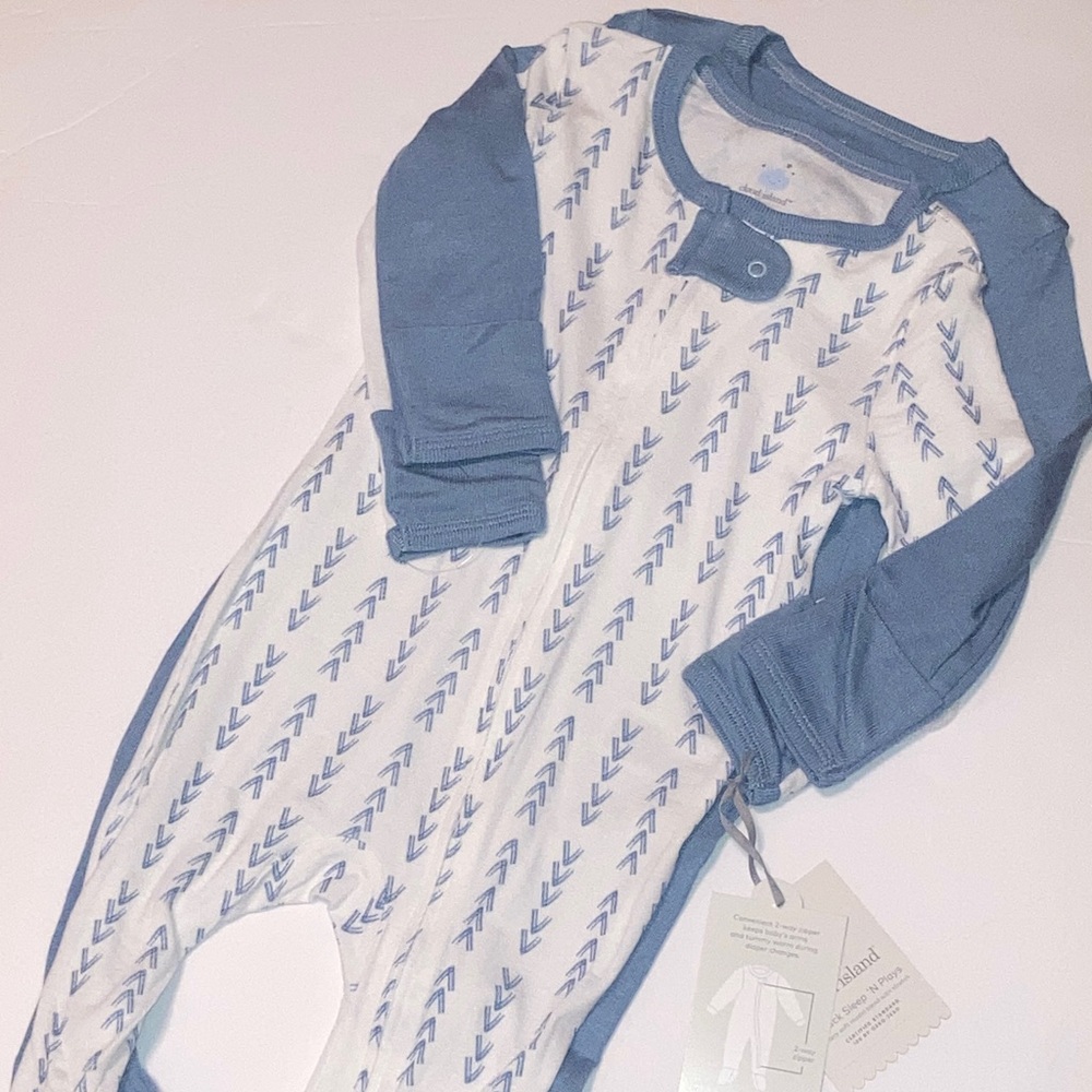 Baby Boy 6-9 Months Cloud Island Blue & White Sleeper Blue Arrow Print Set New